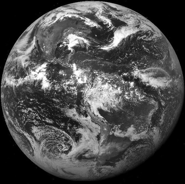 Leif Harmsen, SpaceCam: Real, Real-Time Images of the Americas from Space